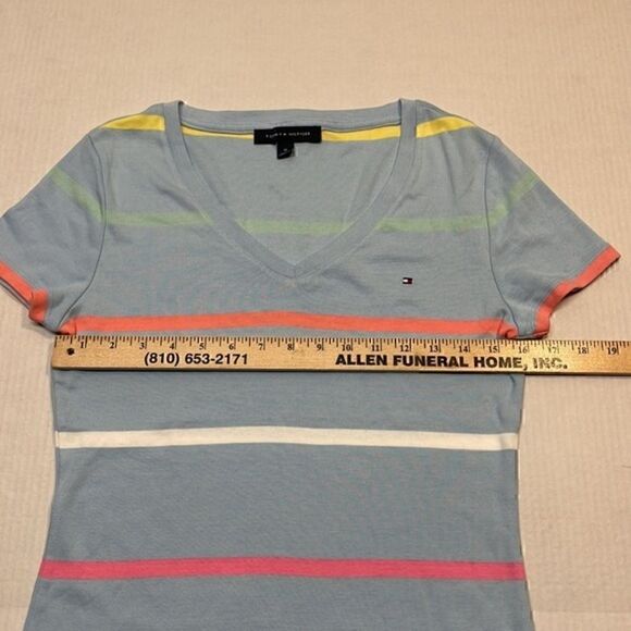 Tommy Hilfiger women’s short sleeve, V-neck cotton T-shirt. Size M. - Picture 4 of 6